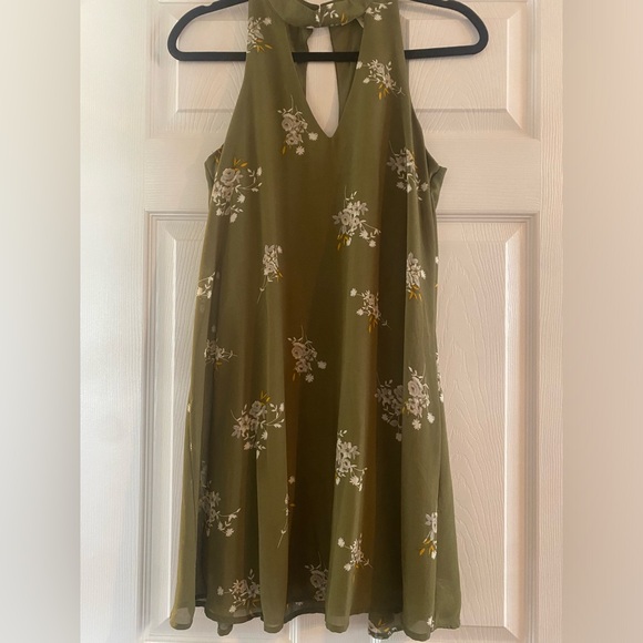 Francesca's Collections Dresses & Skirts - Francesca’s Miami Green Floral Mini Keyhole Dress